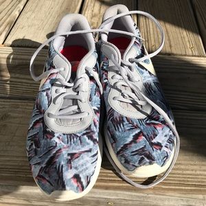 Nike Tanjun tennis shoes